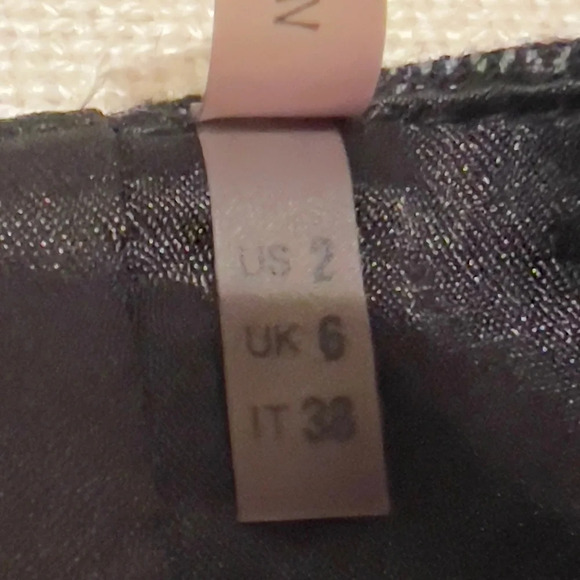 Tahari black straight skirt size 2 Excellent Condition - Picture 3 of 5